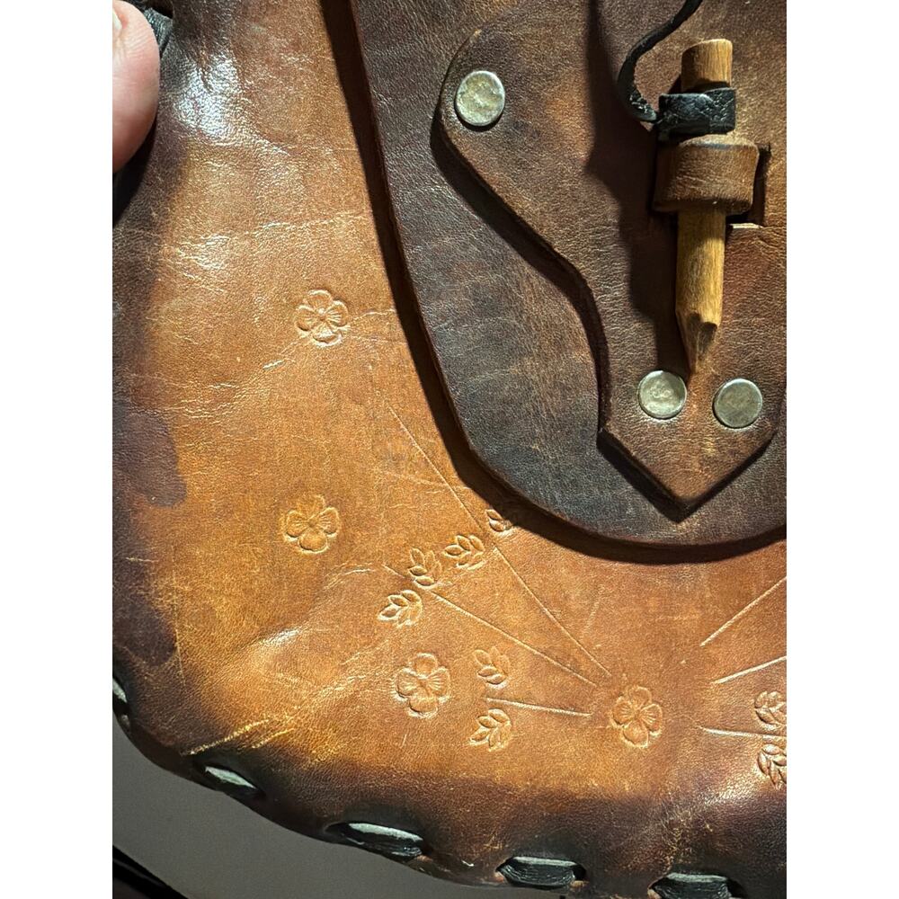 Hand Crafted Beautiful Leather Purse - Picture 5 of 6